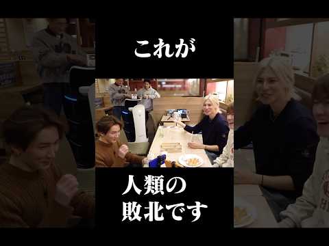 Snow Man official【撮影終了後の一コマ】ネコと岩本さんの戯れ。 サムネイル